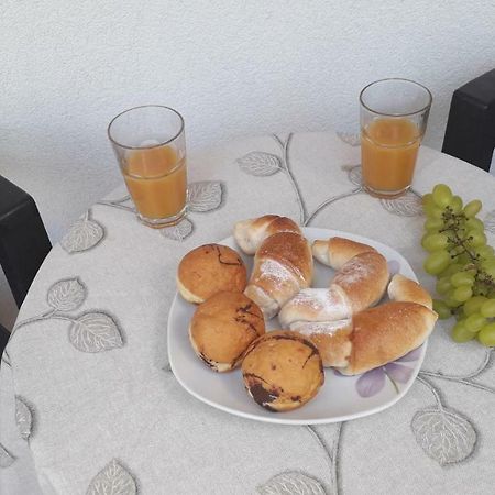 Apartmani Zilic Dugi Rat Buitenkant foto