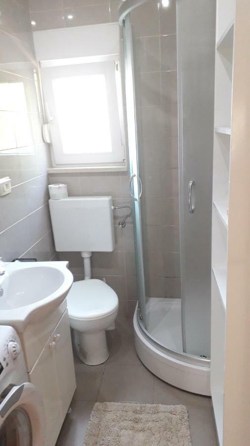 Apartmani Zilic Dugi Rat Buitenkant foto