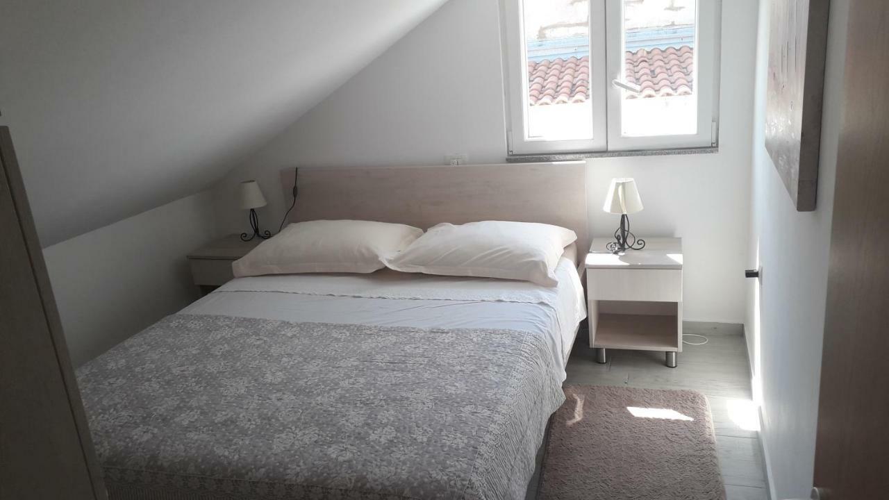 Apartmani Zilic Dugi Rat Buitenkant foto