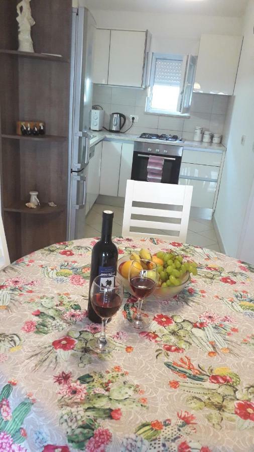 Apartmani Zilic Dugi Rat Buitenkant foto