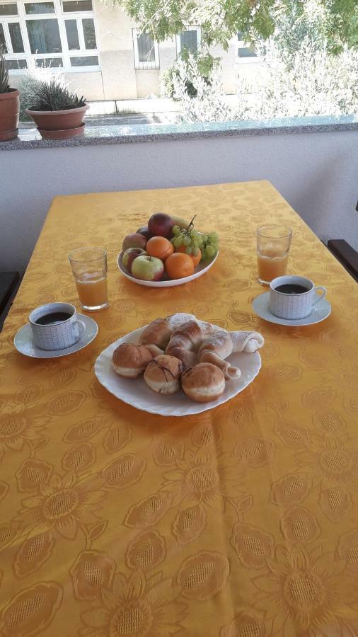 Apartmani Zilic Dugi Rat Buitenkant foto