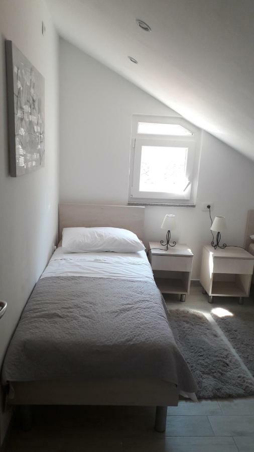 Apartmani Zilic Dugi Rat Buitenkant foto