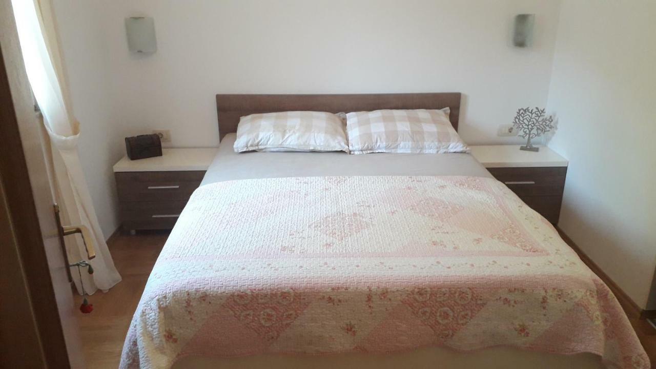 Apartmani Zilic Dugi Rat Buitenkant foto