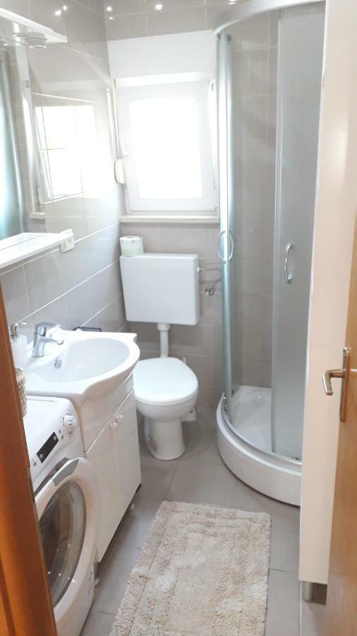 Apartmani Zilic Dugi Rat Buitenkant foto