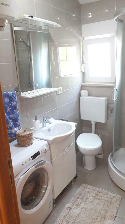 Apartmani Zilic Dugi Rat Buitenkant foto