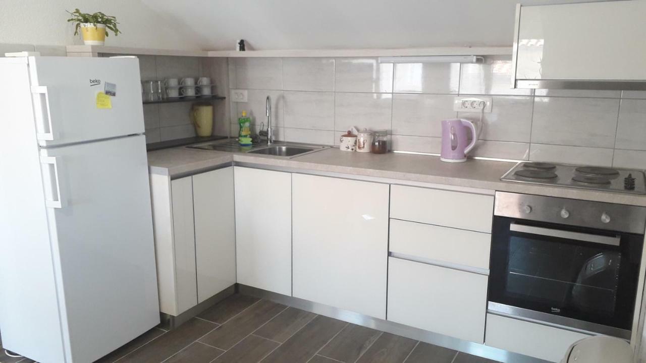Apartmani Zilic Dugi Rat Buitenkant foto