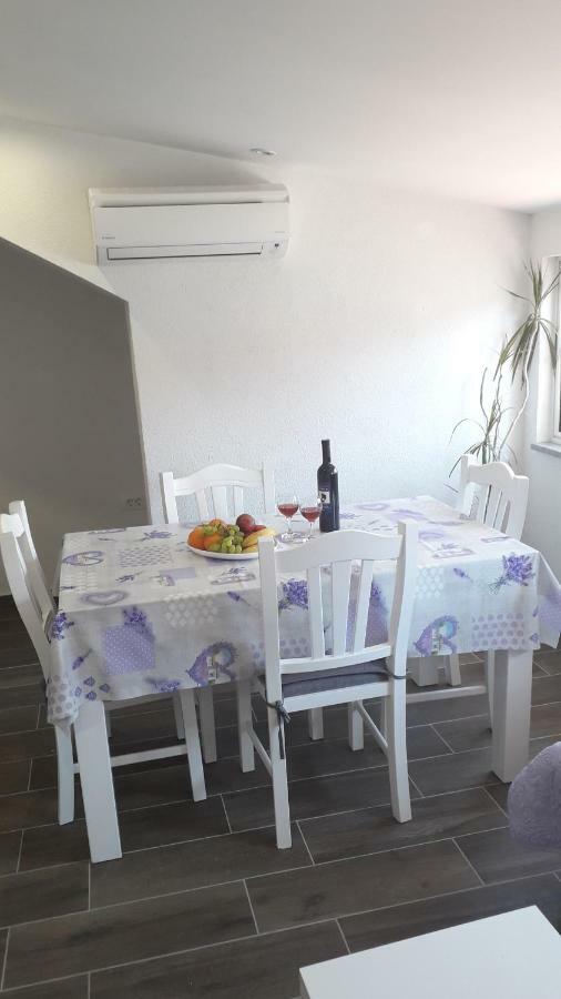 Apartmani Zilic Dugi Rat Buitenkant foto