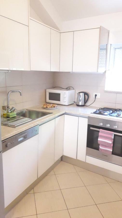 Apartmani Zilic Dugi Rat Buitenkant foto