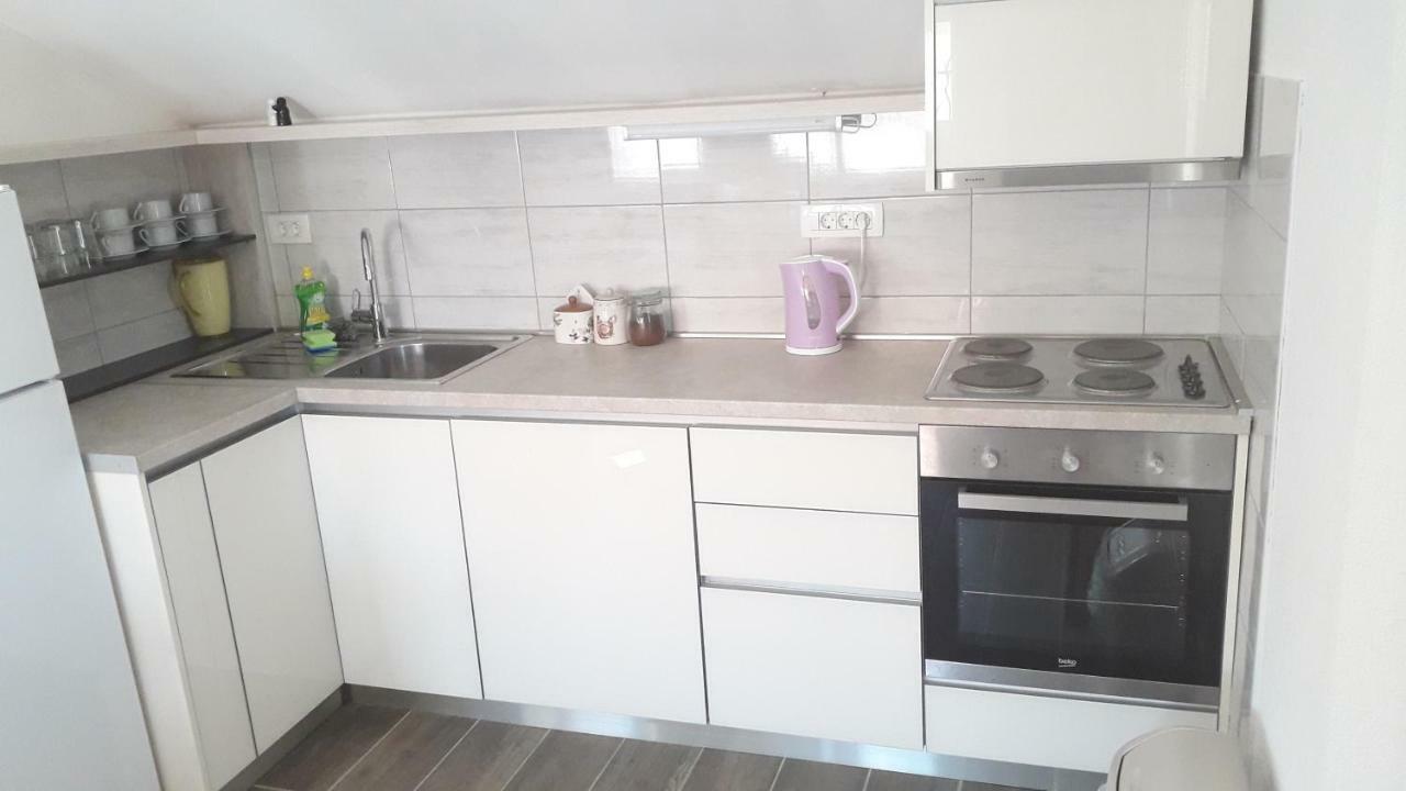 Apartmani Zilic Dugi Rat Buitenkant foto