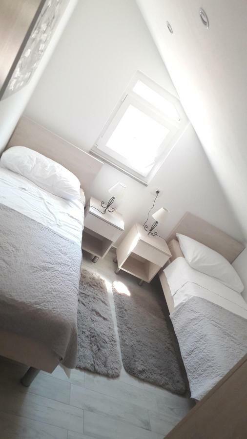 Apartmani Zilic Dugi Rat Buitenkant foto