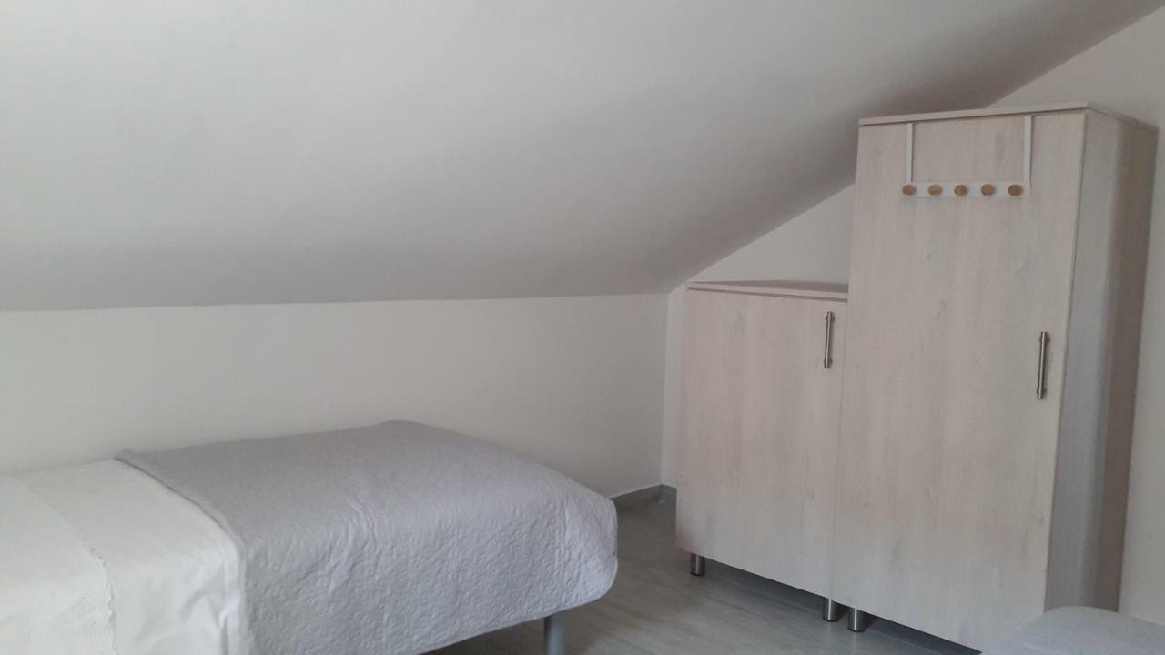 Apartmani Zilic Dugi Rat Buitenkant foto